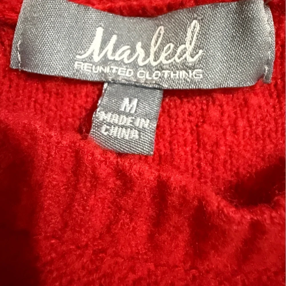 Marled by Reunited Clothing red sweater w/XOXO on front. Sz M. Preowned.